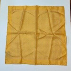 Salvatore Ferragamo 100% Silk Pocket Square Scarf 16 "X 16" Yellow Gold Italy